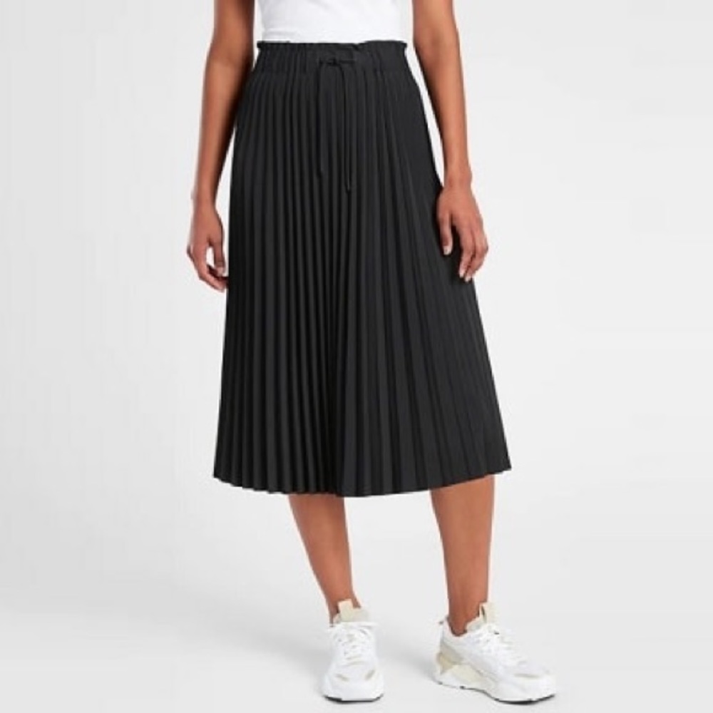 Athleta Hayes black pleated midi skirt - NWOT